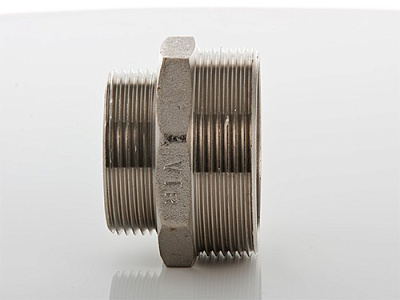 Ниппель VALTEC переходной 1/2 х 1/4 наружная резьба, никелированная латунь