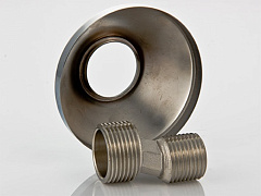 Эксцентрик VALTEC с декоративной чашкой 3/4 х 1/2 наружная резьба, никелированная латунь